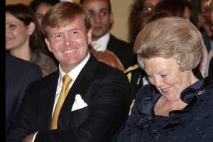 Krali&ccedil;e Beatrix tahtı bırakıyor