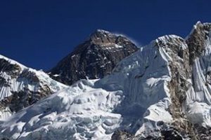 Everest'te yumruk yumruğa kavga