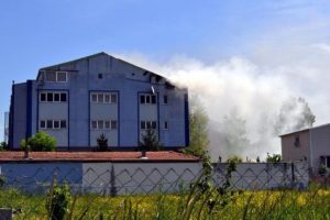 Tekstil at&ouml;lyesinde korkutan yangın