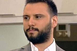 Alişan canlı yayında &Ccedil;ağla Şikel'den &ouml;z&uuml;r diledi