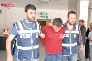 &Ccedil;aldıklarını satmaya &ccedil;alışırken yakalandı