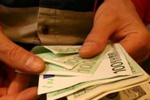 Parasını T&uuml;rkiye'ye getirenlere vergi avantajı