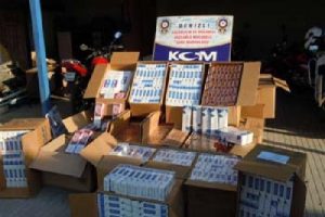 Polisten bandrols&uuml;z kitap operasyonu