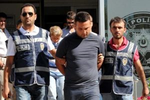 Eşini &ouml;ld&uuml;rten kadınla sevgilisine m&uuml;ebbet