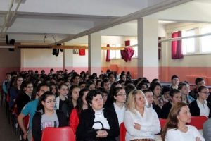 &Ouml;ğrencilerine sağlık semineri