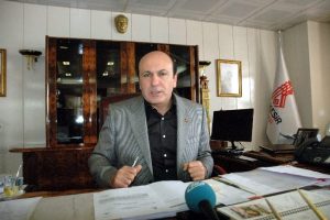 Baydemir'e bayraklı mesaj