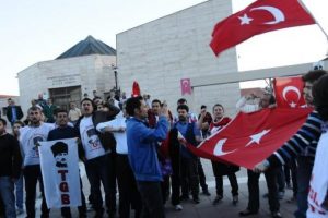 'Akil İnsanlar'a protesto
