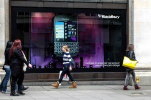 BlackBerry Q10 iki saat i&ccedil;inde t&uuml;kendi