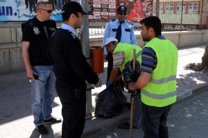 Ş&uuml;pheli &ccedil;&ouml;p poşeti paniği