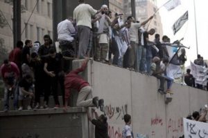 Libya'da iki bakanlık kuşatma altında