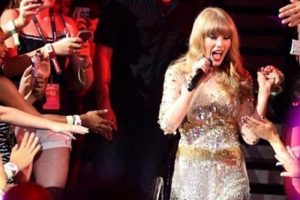 Taylor Swift, ş&ouml;hretin tadını &ccedil;ıkarıyor
