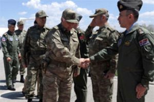 Necdet &Ouml;zel Hakkari'ye gitti