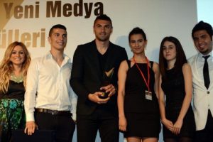 &Uuml;niversiteliler medyanın en iyilerini se&ccedil;ti
