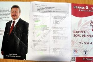Deneme sınavı kitap&ccedil;ığında başkan fotoğrafına tepki