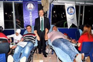 Bir g&uuml;nde 2 bin 882 &uuml;nite kan toplandı