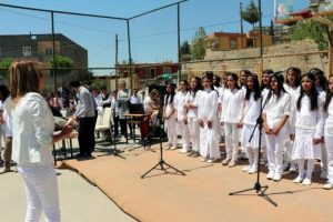 &Ouml;ğrencilerden 7 dilde barış mesajı