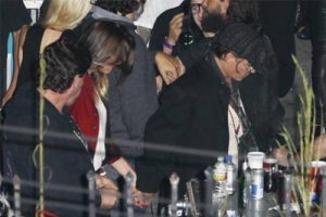 Johnny Depp sevgilisiyle ilk kez el ele g&ouml;r&uuml;nt&uuml;lendi