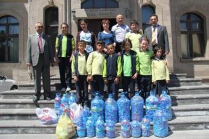 &Ouml;ğrencilerden mavi kapak desteği