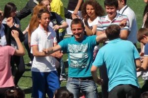Liseliler bahar şenliğinde coştu