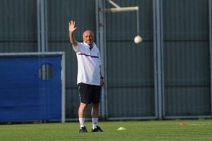 Hikmet Karaman futbolcularını uyardı
