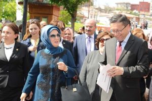 Emine Erdoğan'a sevgi seli