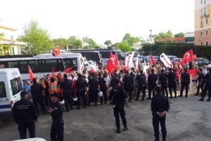 Akil insanlar protestosuna polis m&uuml;dahalesi