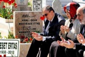 Akil insanlardan Neşet Ertaş'a dua