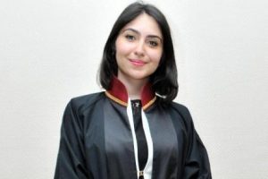 Avukata hakarete 3 yıl hapis