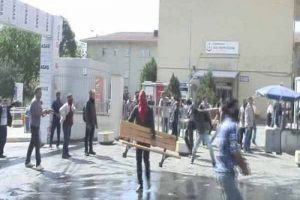 Hastane bah&ccedil;esine gaz bombası
