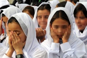 Afganistan'da kız &ouml;ğrencilere &ccedil;irkin saldırı