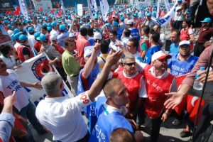 Bursa'da 1 Mayıs coşkusunda gerginlik!