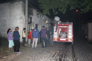 Ocakta unutulan yemek mahalleyi yakıyordu