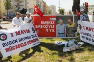 Ekmek ve soğanla '1 Mayıs' protestosu