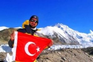 Himalayalar'a Türk bayrağı