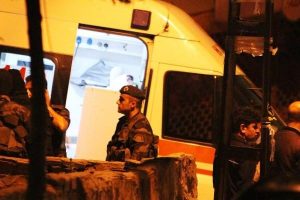 Emekli polis sevgilisi ile &ccedil;ocuğunu rehin aldı