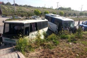 &Ouml;ğrenci servisi iş&ccedil;i servisi ile &ccedil;arpıştı