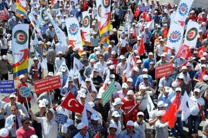 1 Mayıs'ta g&ouml;zaltına alınanlar adliyeye sevk edildi