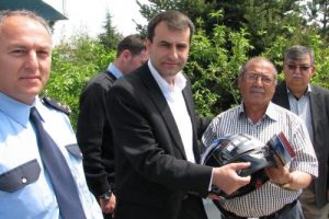 Motosiklet s&uuml;r&uuml;c&uuml;lerine &uuml;cretsiz kask