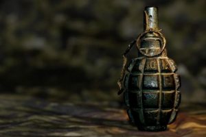 M&uuml;zik dinleyen komşuya el bombası