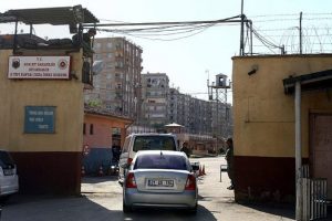 Akil İnsanlar tutuklu milletvekilleriyle g&ouml;r&uuml;şt&uuml;