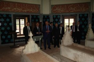 Bursa tarihine sahip &ccedil;ıkıyor