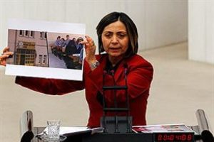 "Dilek Akag&uuml;n Yılmaz'a uyarı cezası verilsin"