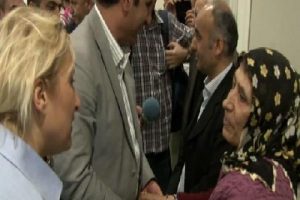 CHP'li vekiller D&ouml;nmez'in ailelerini ziyaret etti