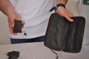 &Ccedil;alındığında alarm veren akıllı c&uuml;zdan