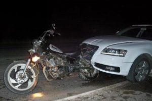 Otomobil motosiklete &ccedil;arptı