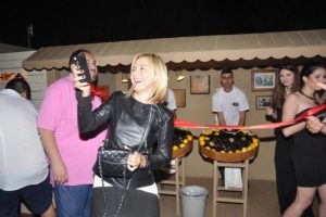 Ece Erken'den midyeci a&ccedil;ılışı