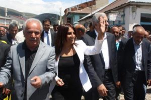 "PKK d&uuml;n de ter&ouml;rist değildi, bug&uuml;n de değil"