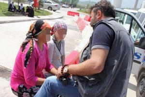 18 yaşındaki kız tabancayla ağır yaralandı