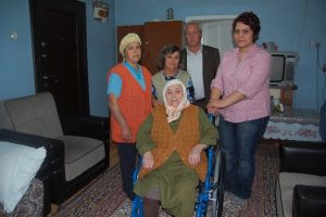 96 yaşındaki yatalak teyzeye yardım eli