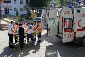 Sınava yetişmek isterken otomobille şarampole u&ccedil;tular